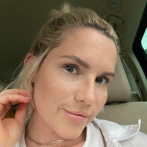 Meet your Posher, Lina